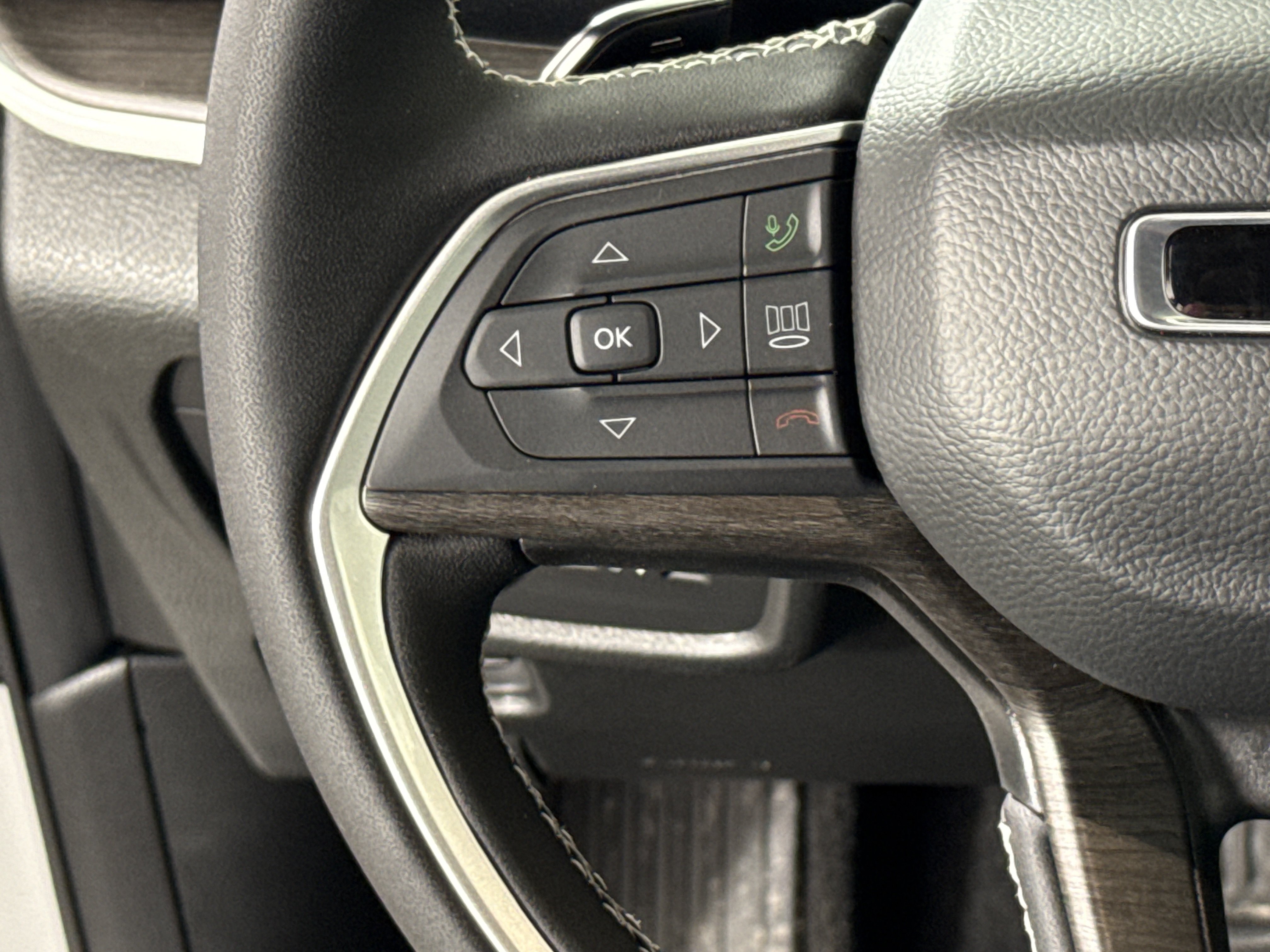 New 2026 Jeep Grand Cherokee Altitude AWD/4WD image 17