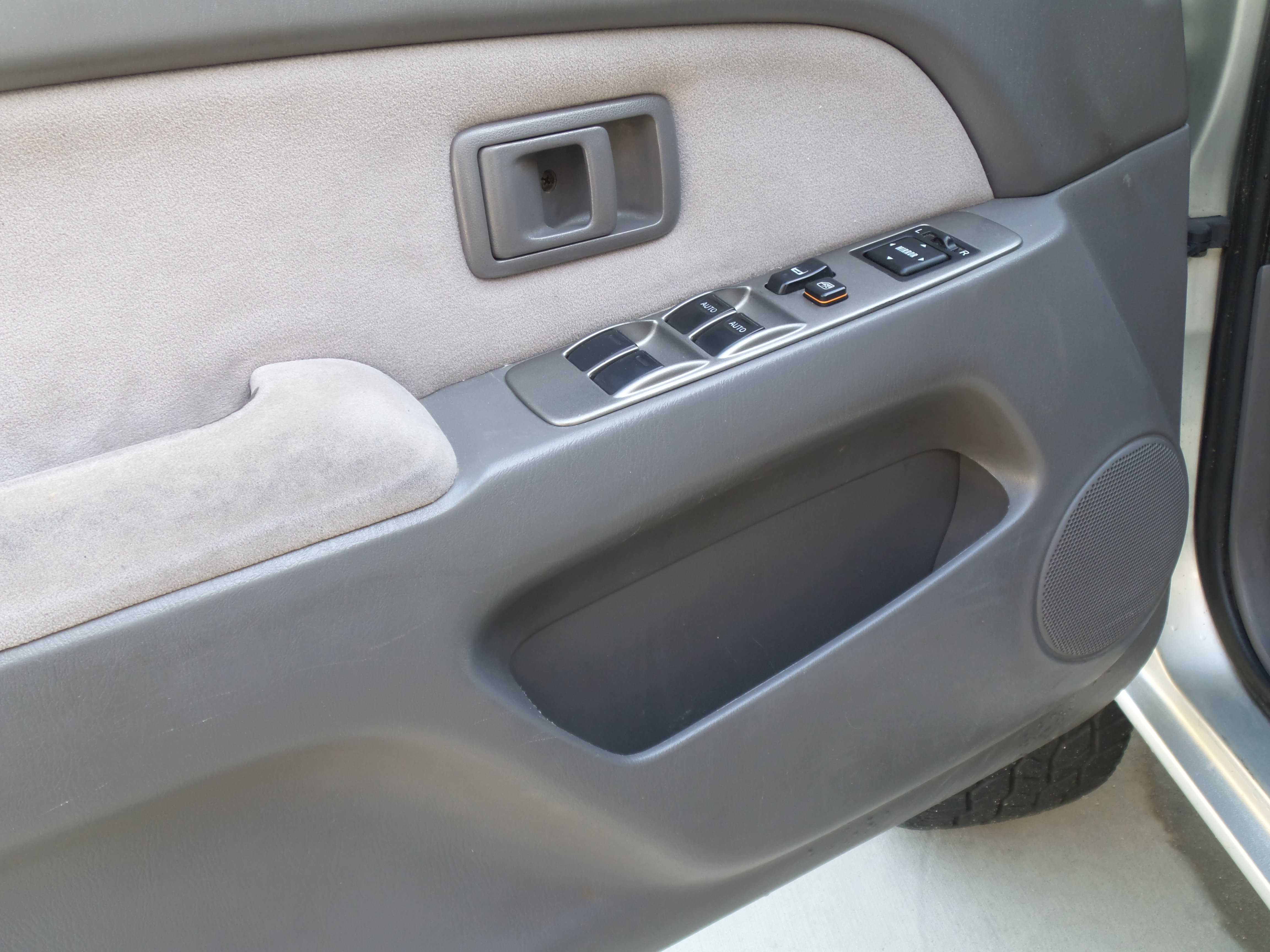 Used 2001 Toyota 4Runner SR5 image 16