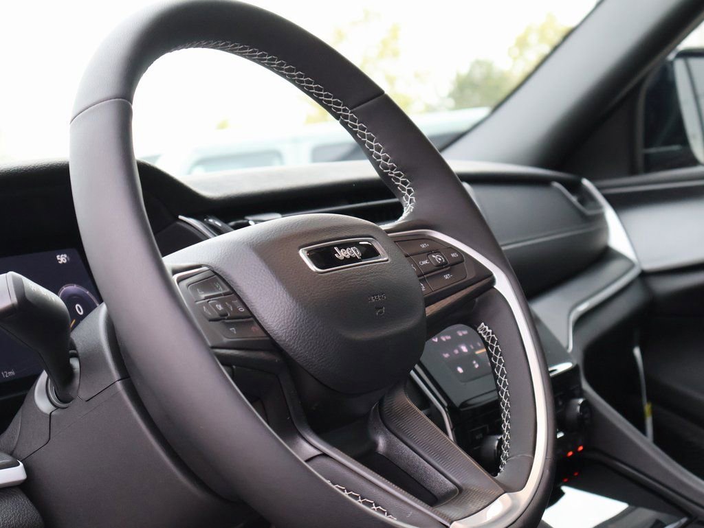 New 2025 Jeep Grand Cherokee L Altitude image 26