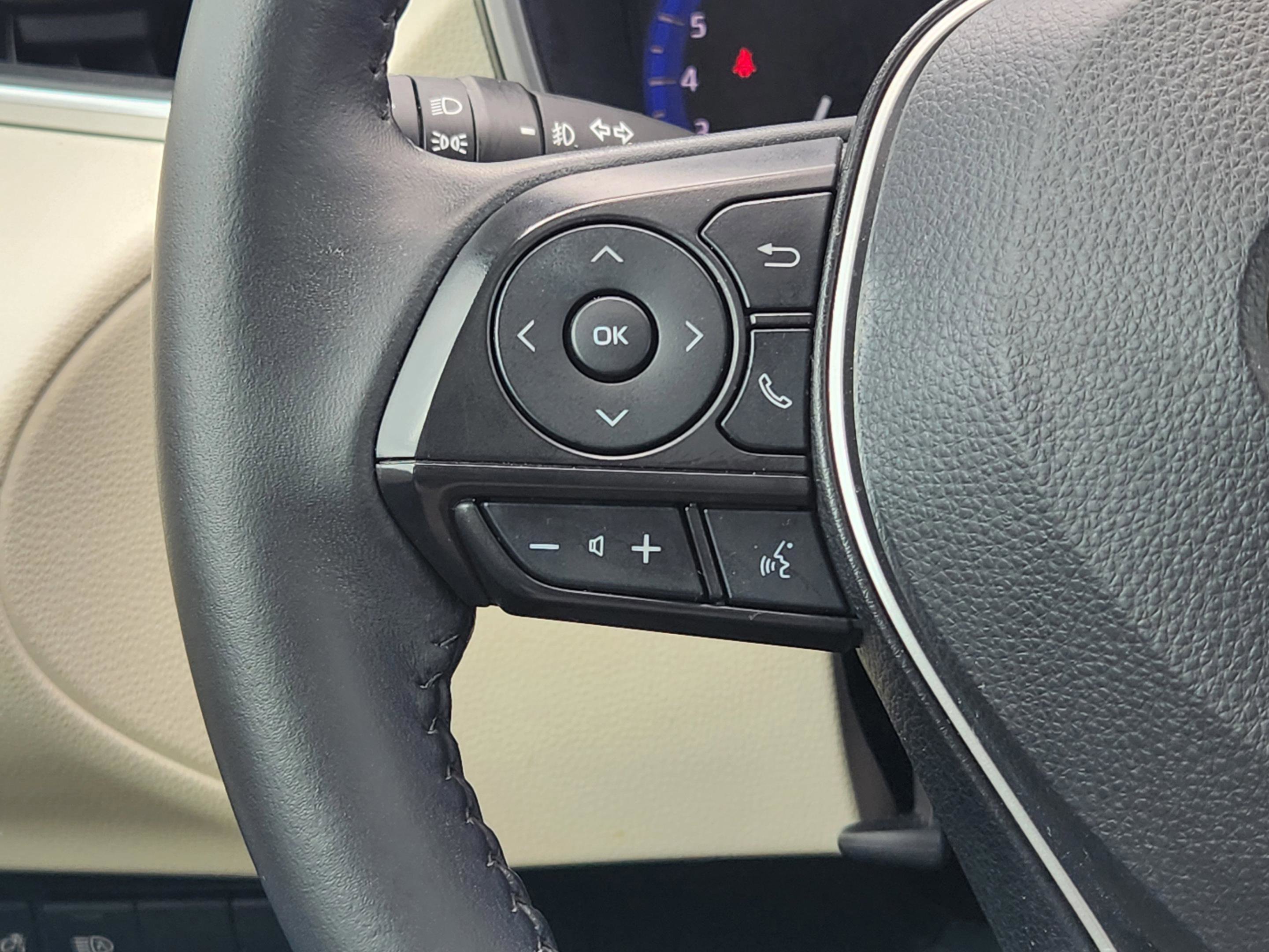 Used 2022 Toyota Corolla Cross XLE w/ Convenience Package image 28