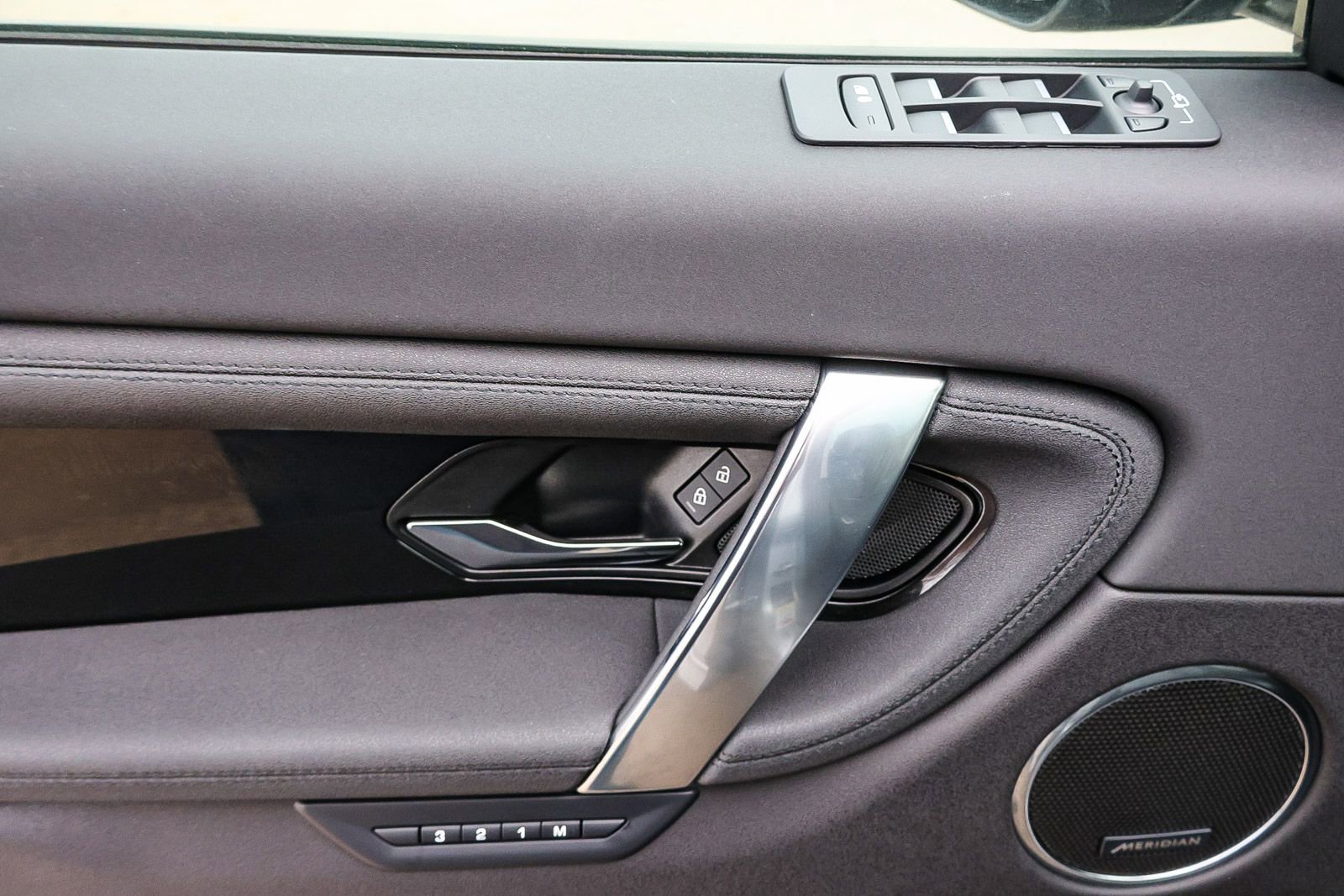 Used 2024 Land Rover Discovery Sport S image 30