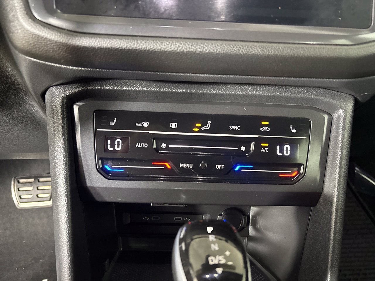 Used 2024 Volkswagen Tiguan SE R-Line AWD/4WD image 19