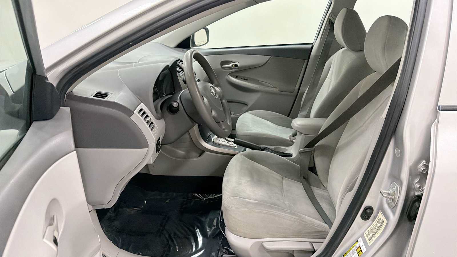 Used 2010 Toyota Corolla LE FWD image 13