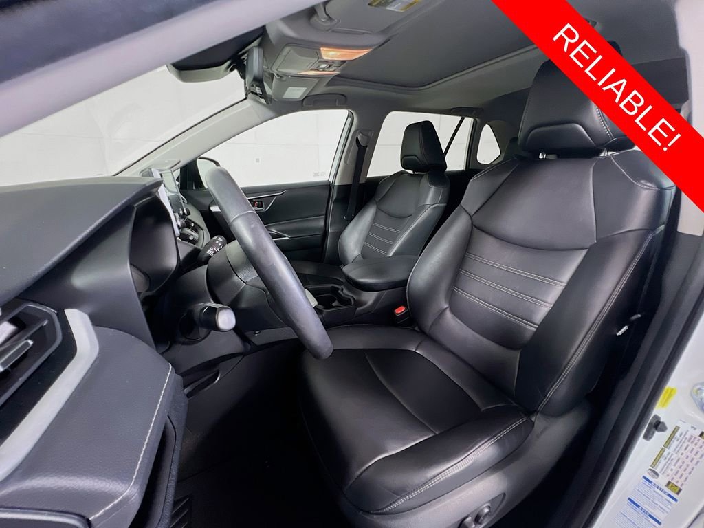 Used 2021 Toyota RAV4 XLE Premium image 21