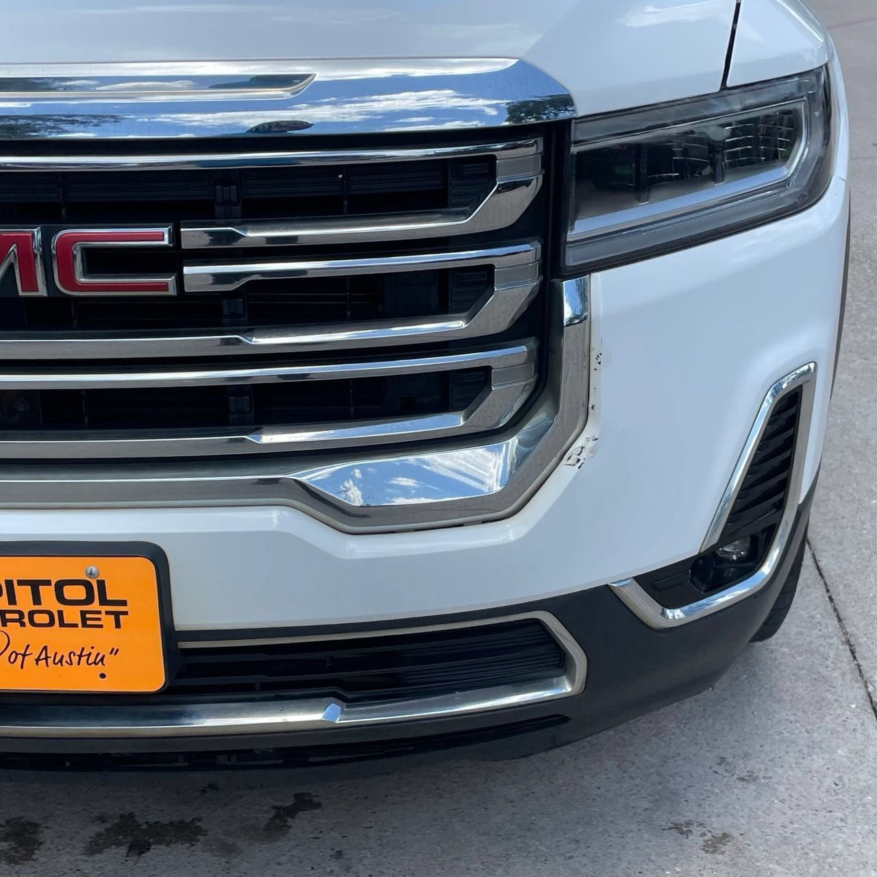 Used 2023 GMC Acadia SLT FWD image 7