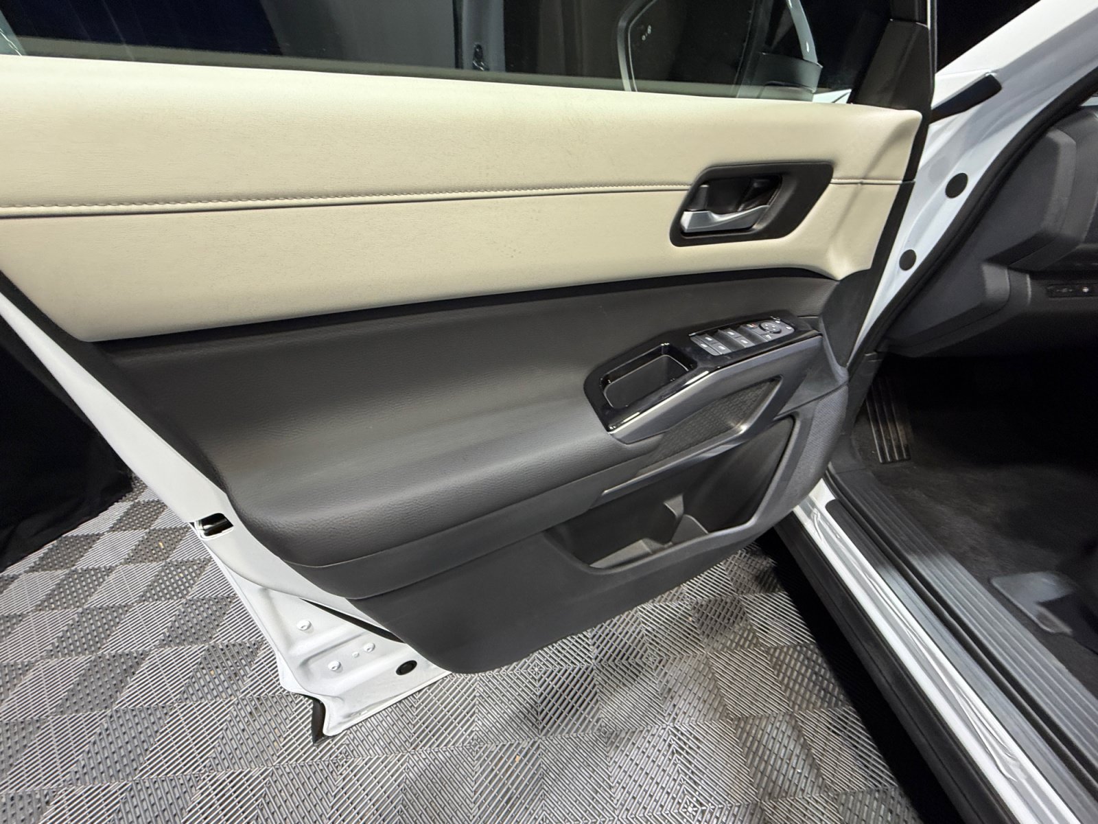 New 2026 Nissan Pathfinder SL FWD image 13