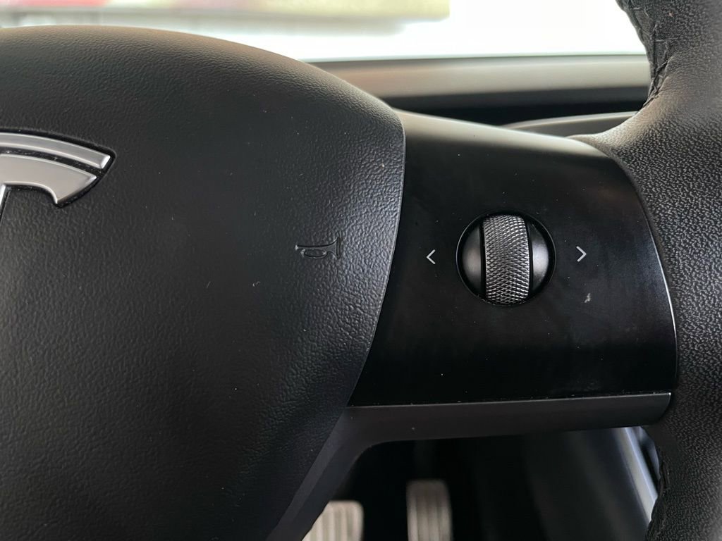 Used 2021 Tesla Model Y Performance image 24