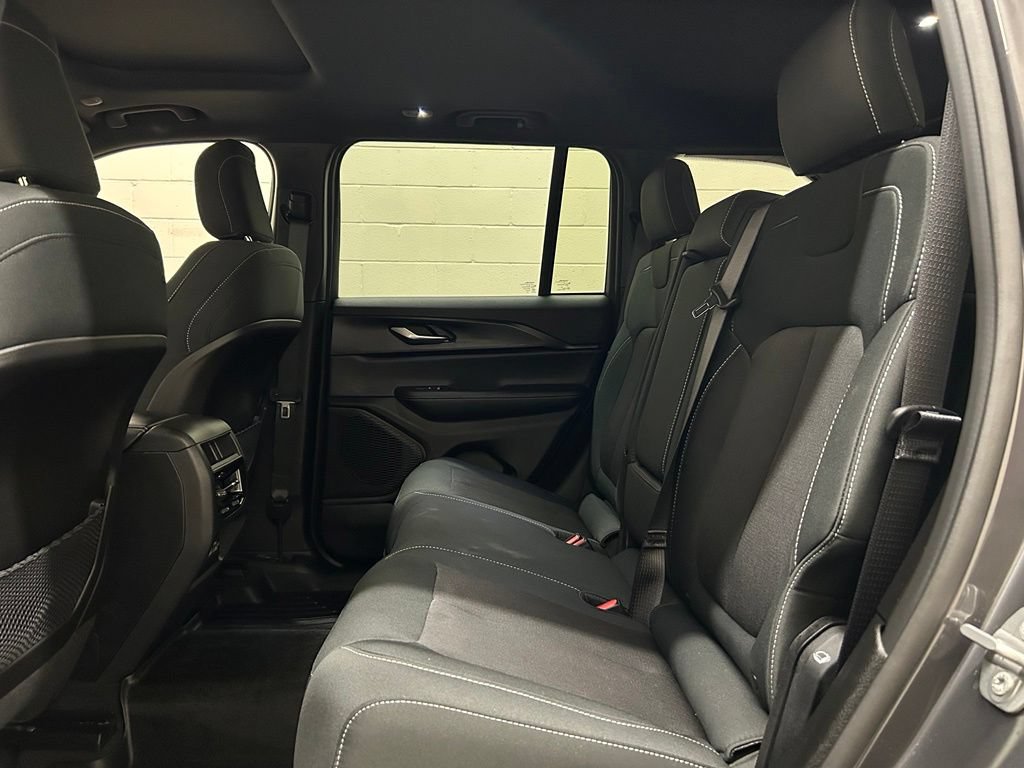 Used 2025 Jeep Grand Cherokee Laredo X w/ Luxury Tech Group I AWD/4WD image 8
