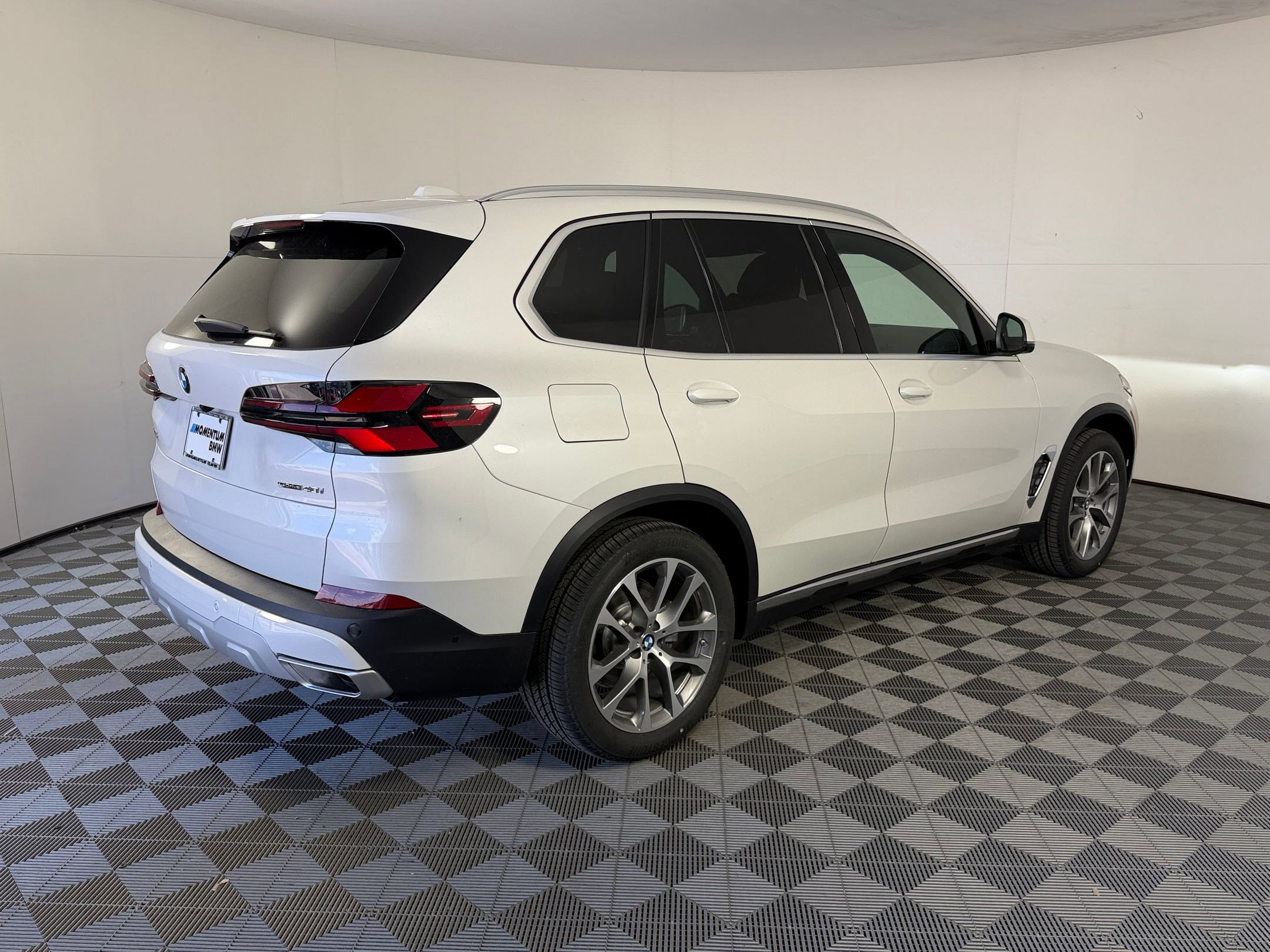New 2026 BMW X5 sDrive40i w/ Premium Package RWD image 9