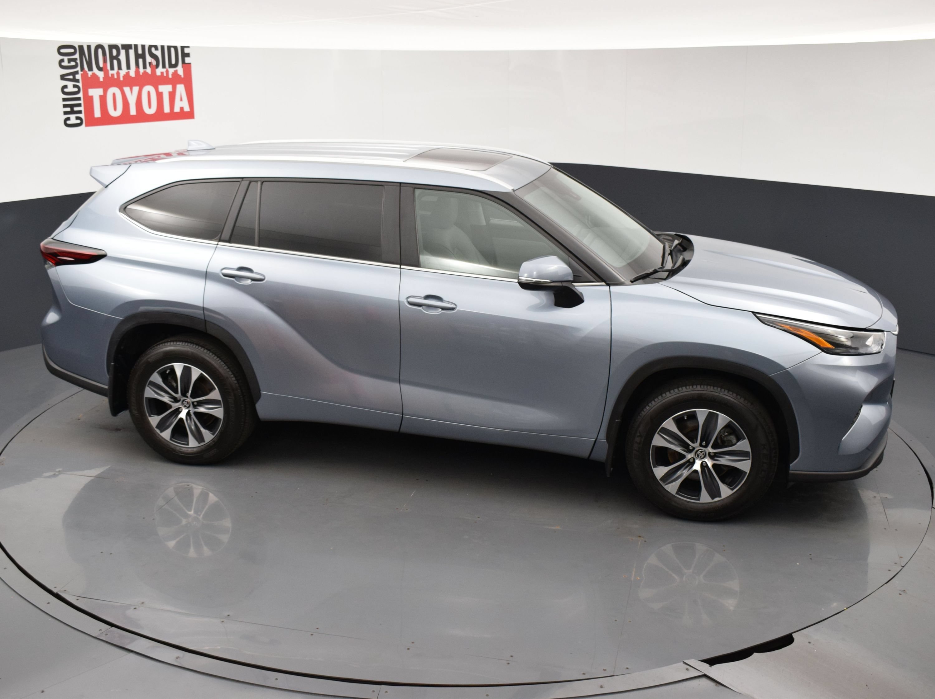 Used 2024 Toyota Highlander XLE AWD/4WD image 25