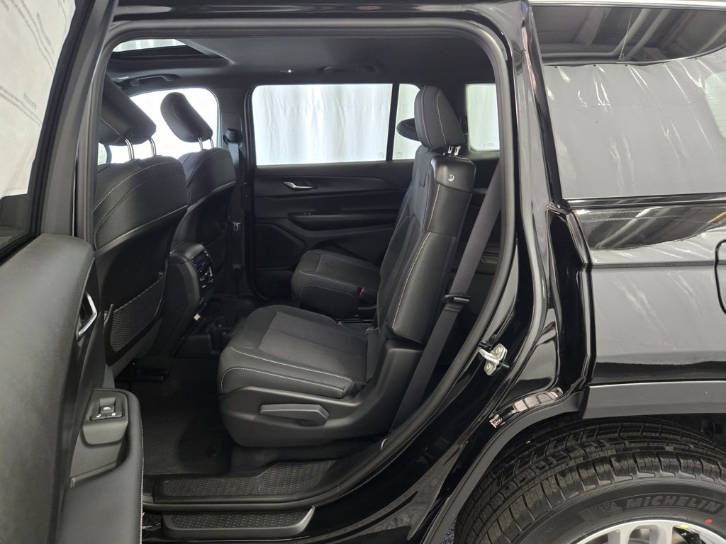 New 2025 Jeep Grand Cherokee L Laredo w/ Luxury Tech Group I image 22