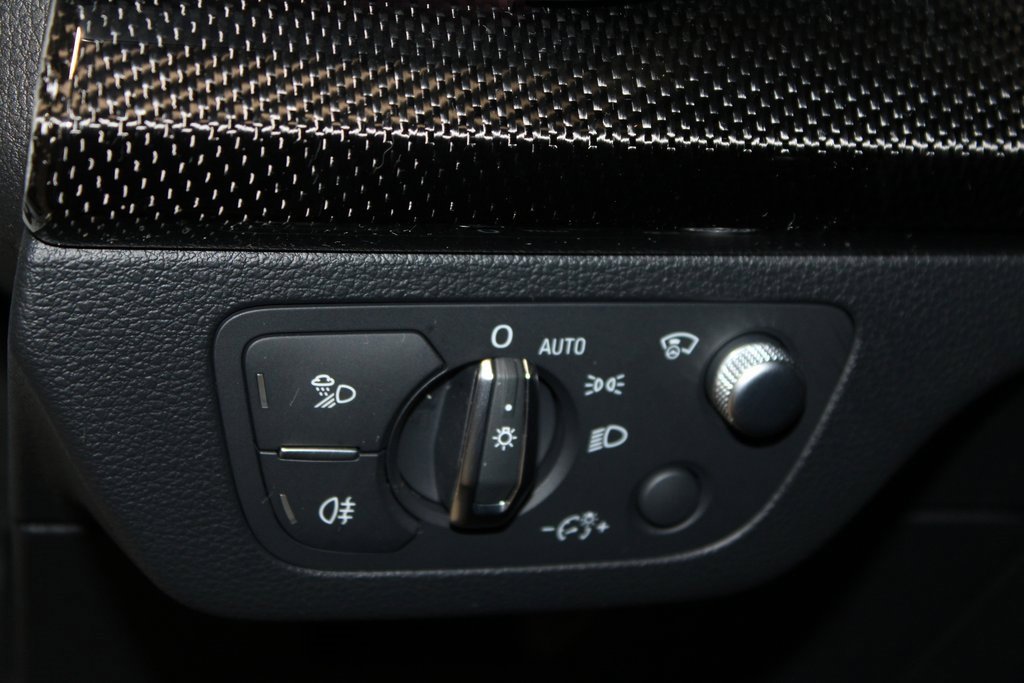 Used 2024 Audi SQ5 Prestige image 11