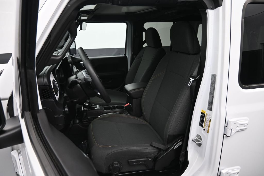 Used 2025 Jeep Wrangler Unlimited Sahara AWD/4WD image 20
