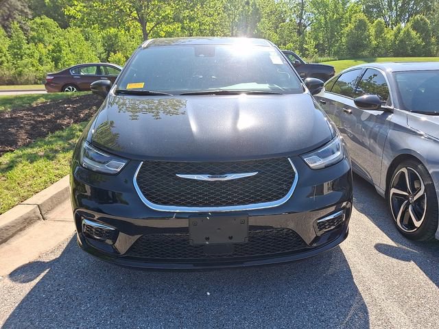 Used 2025 Chrysler Pacifica Select FWD image 2