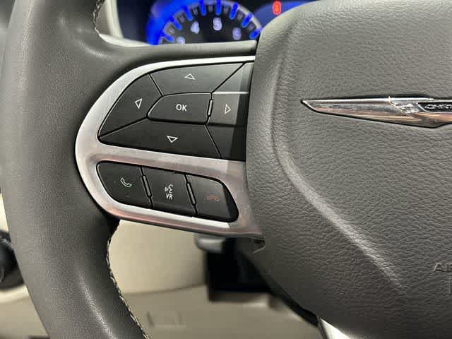 Used 2024 Chrysler Pacifica Touring-L FWD image 17