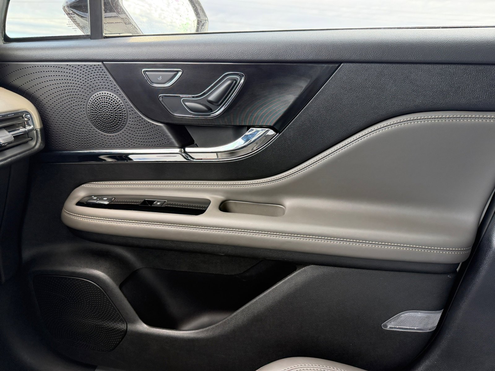 Used 2024 Lincoln Corsair FWD w/ Equipment Group 101A image 16