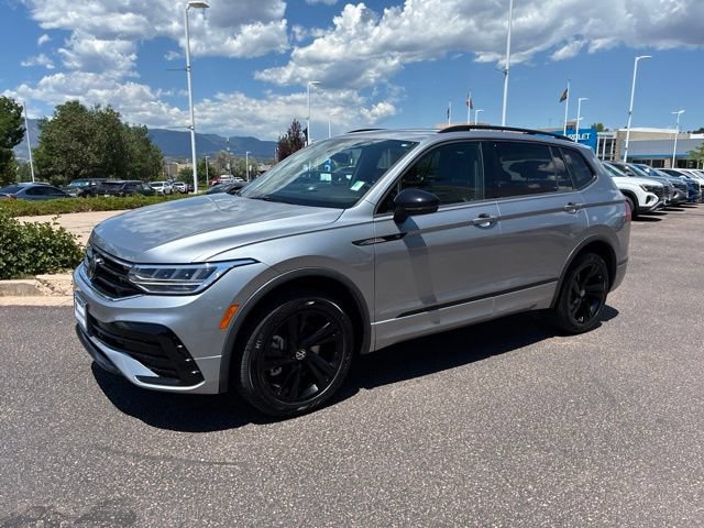 Used 2024 Volkswagen Tiguan SE R-Line AWD/4WD image 3