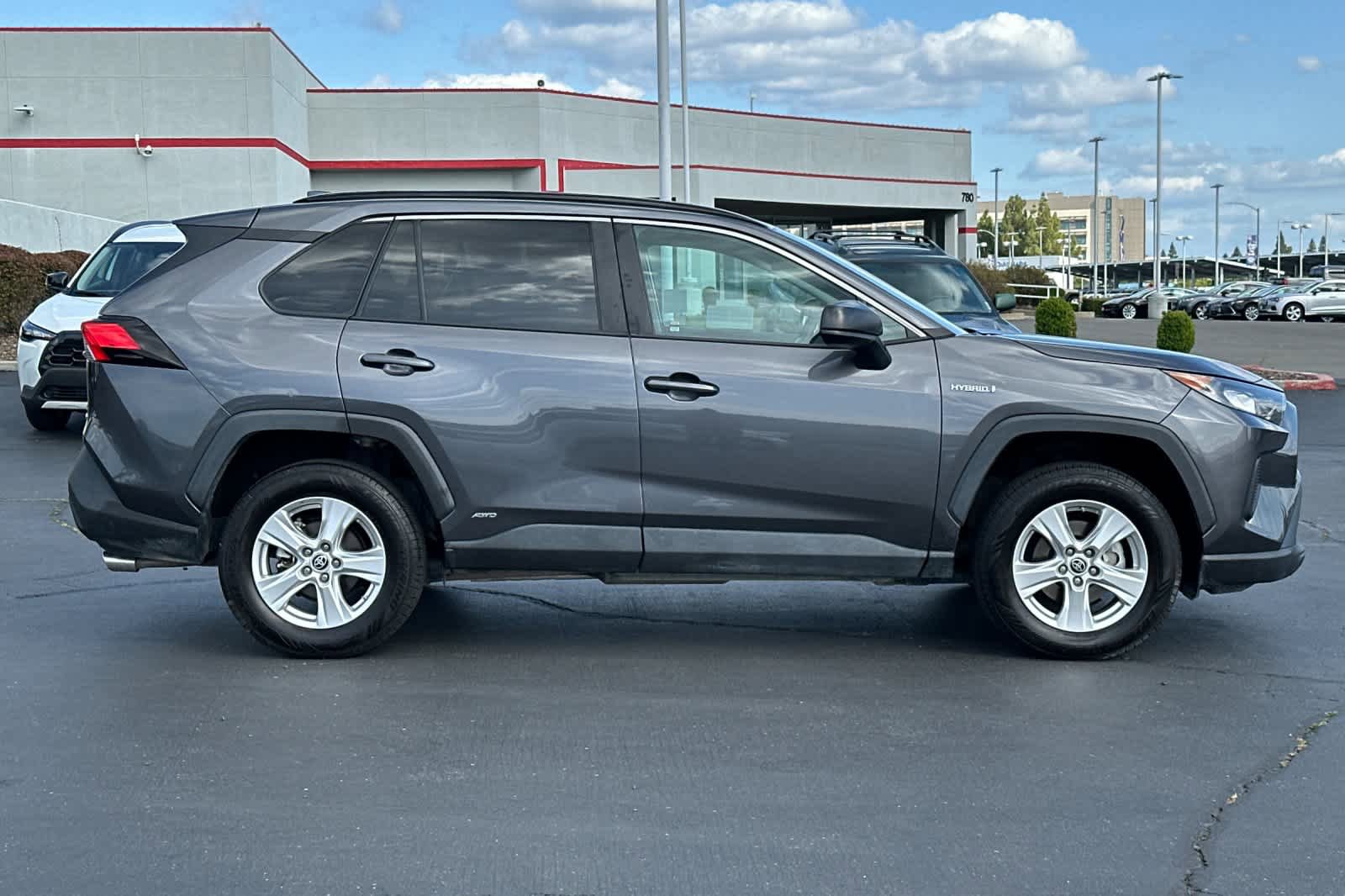 Certified 2021 Toyota RAV4 LE AWD/4WD image 6