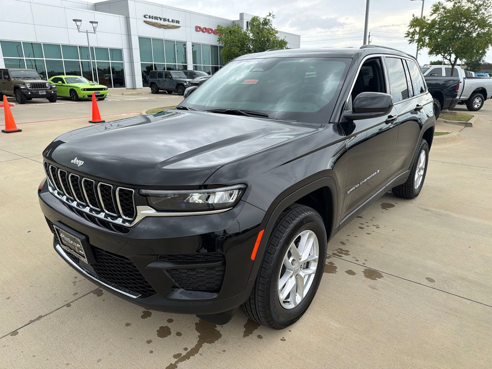 New 2026 Jeep Grand Cherokee Laredo AWD/4WD image 9