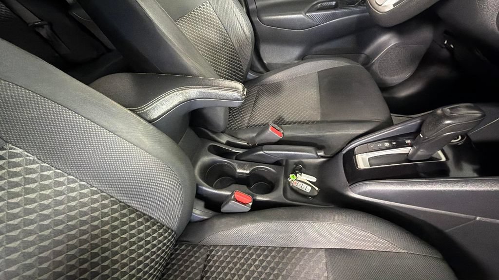 Used 2020 Nissan Versa S FWD image 33