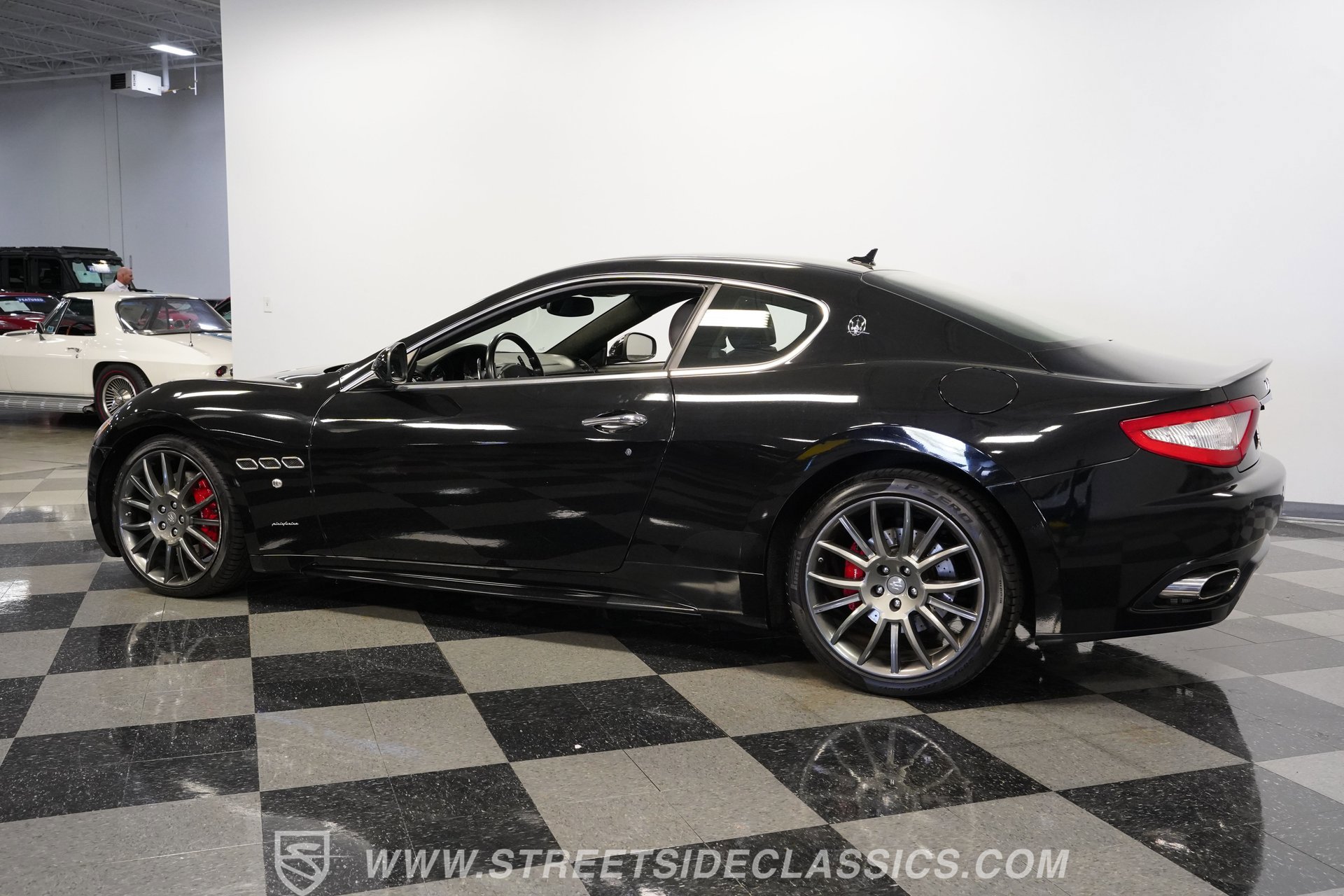 Used 2010 Maserati GranTurismo S image 9