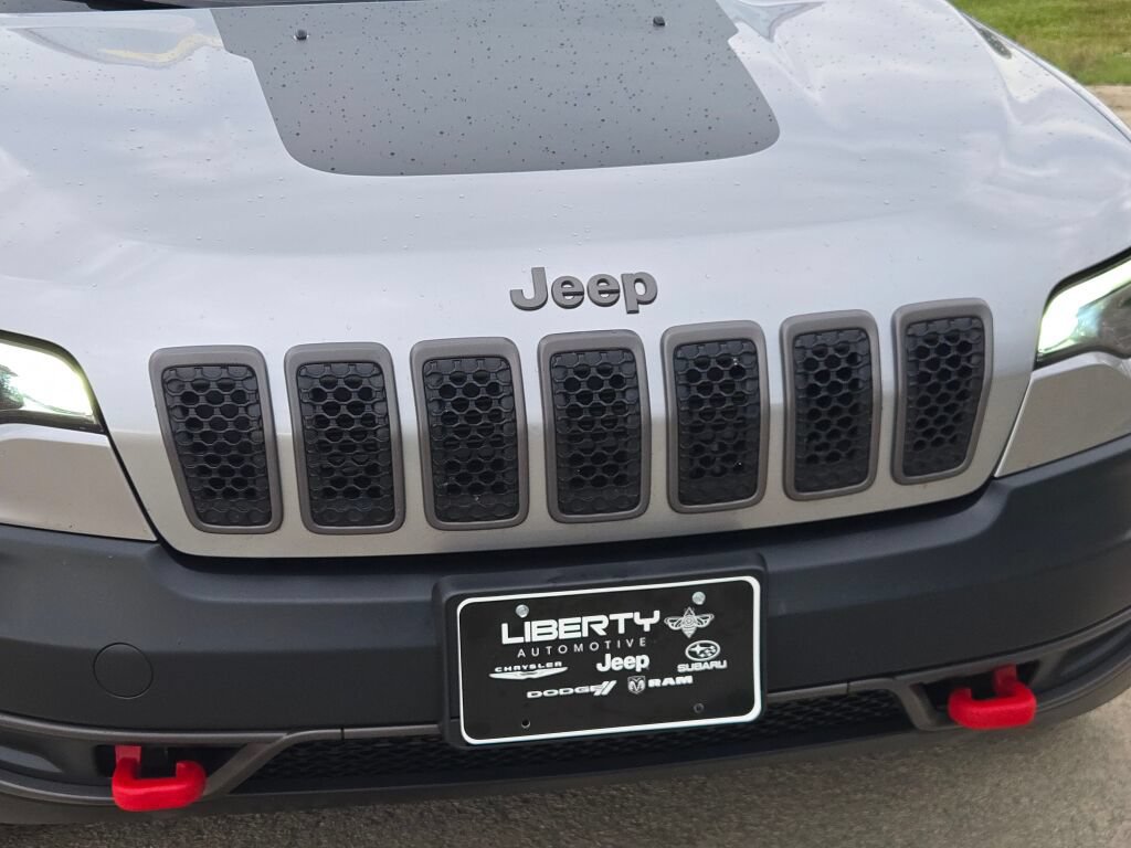 Used 2019 Jeep Cherokee Trailhawk AWD/4WD image 5