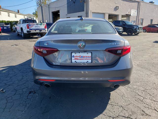 Used 2017 Alfa Romeo Giulia Ti w/ TI Performance Package AWD/4WD image 4