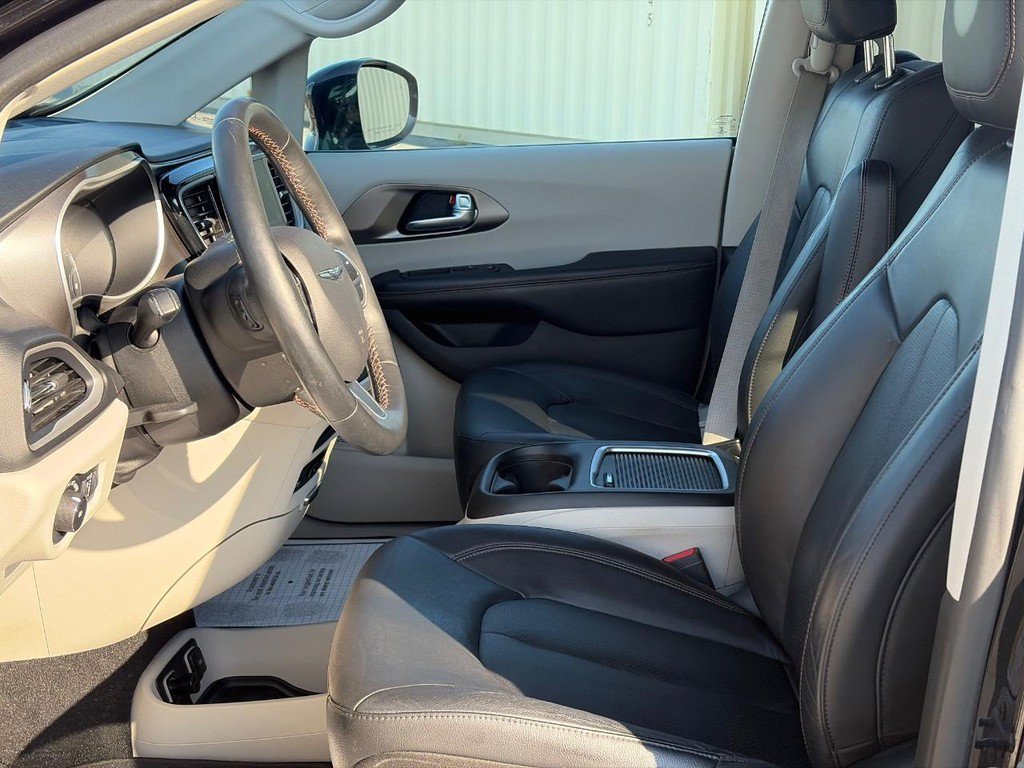 Used 2020 Chrysler Pacifica Touring-L Plus FWD image 23