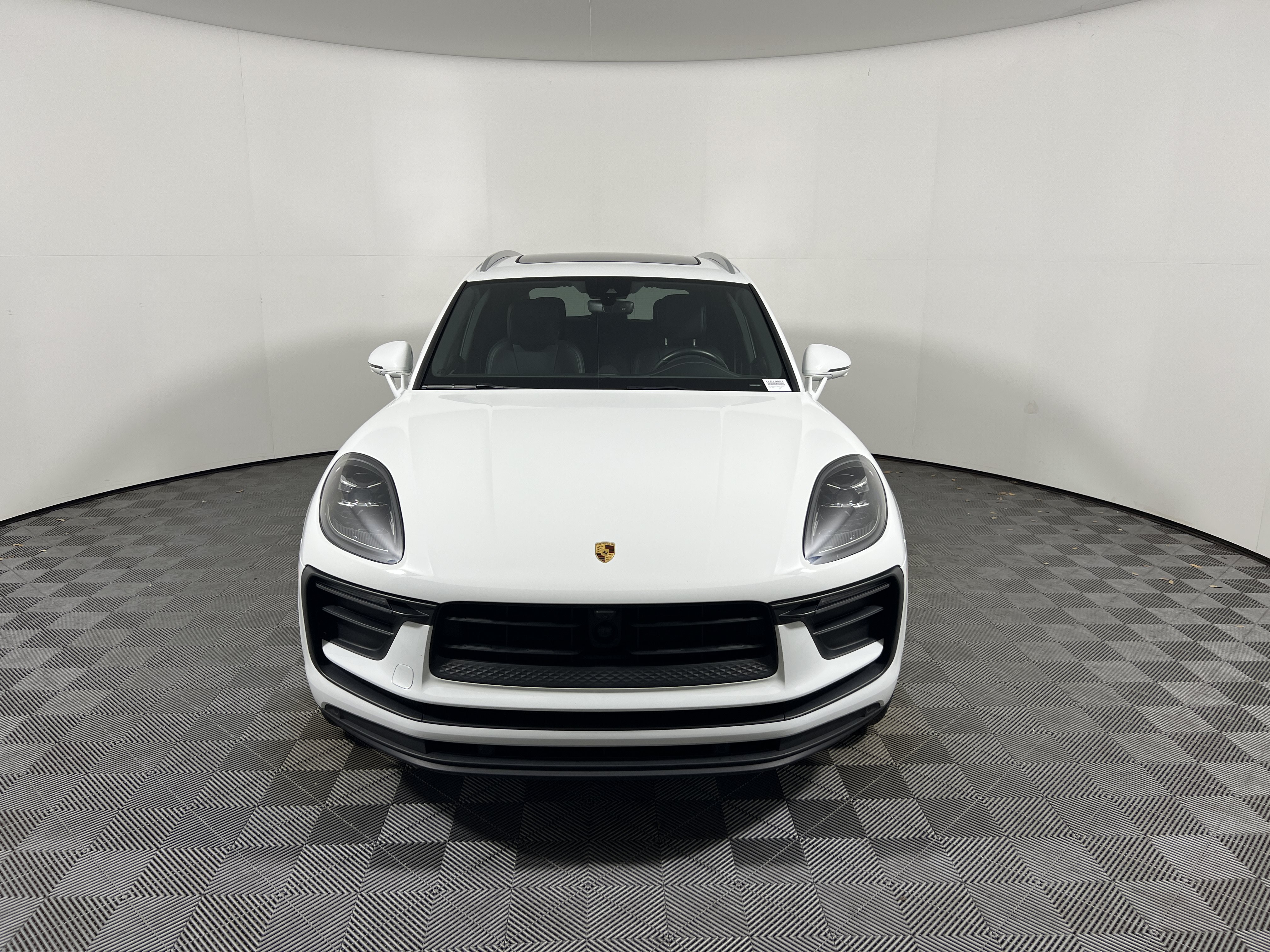 Certified 2024 Porsche Macan AWD/4WD image 10