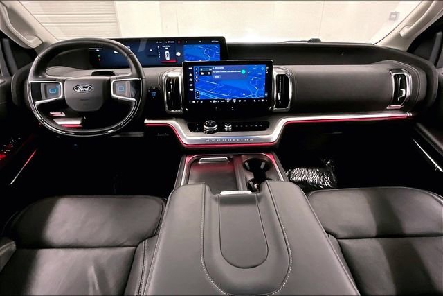 Used 2025 Ford Expedition Platinum image 18