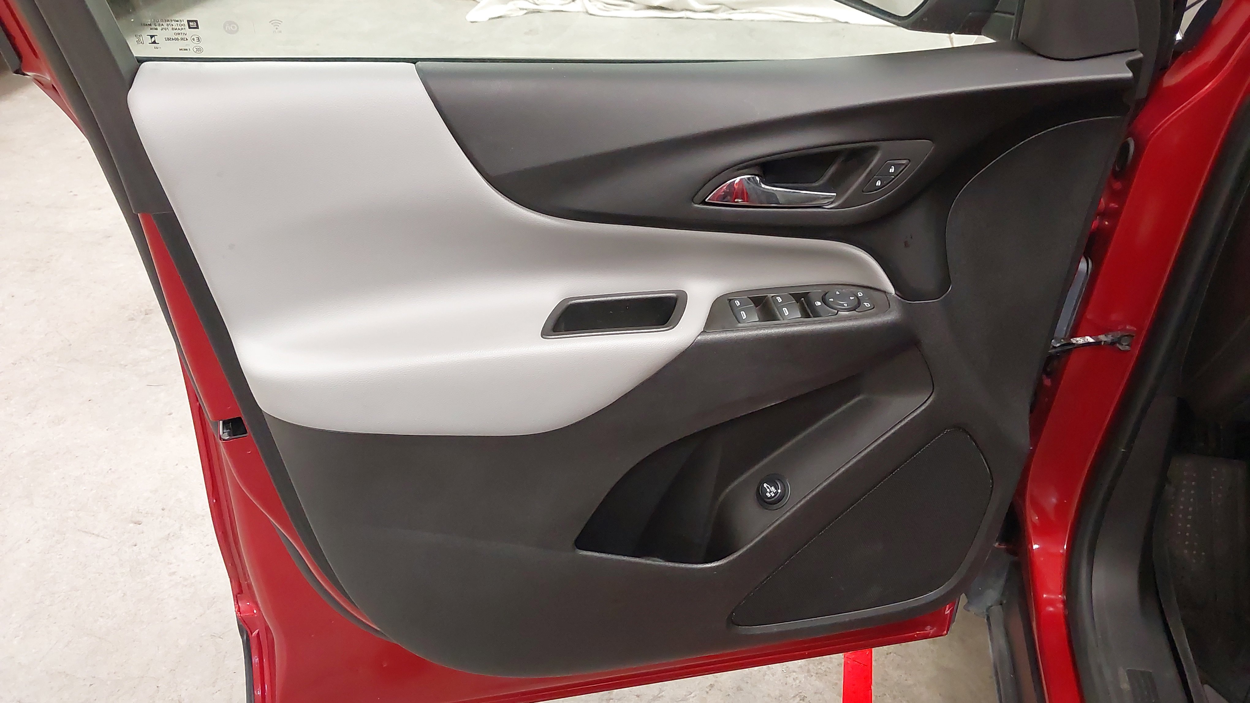 Used 2024 Chevrolet Equinox LT w/ LPO, Floor Liner Package image 24