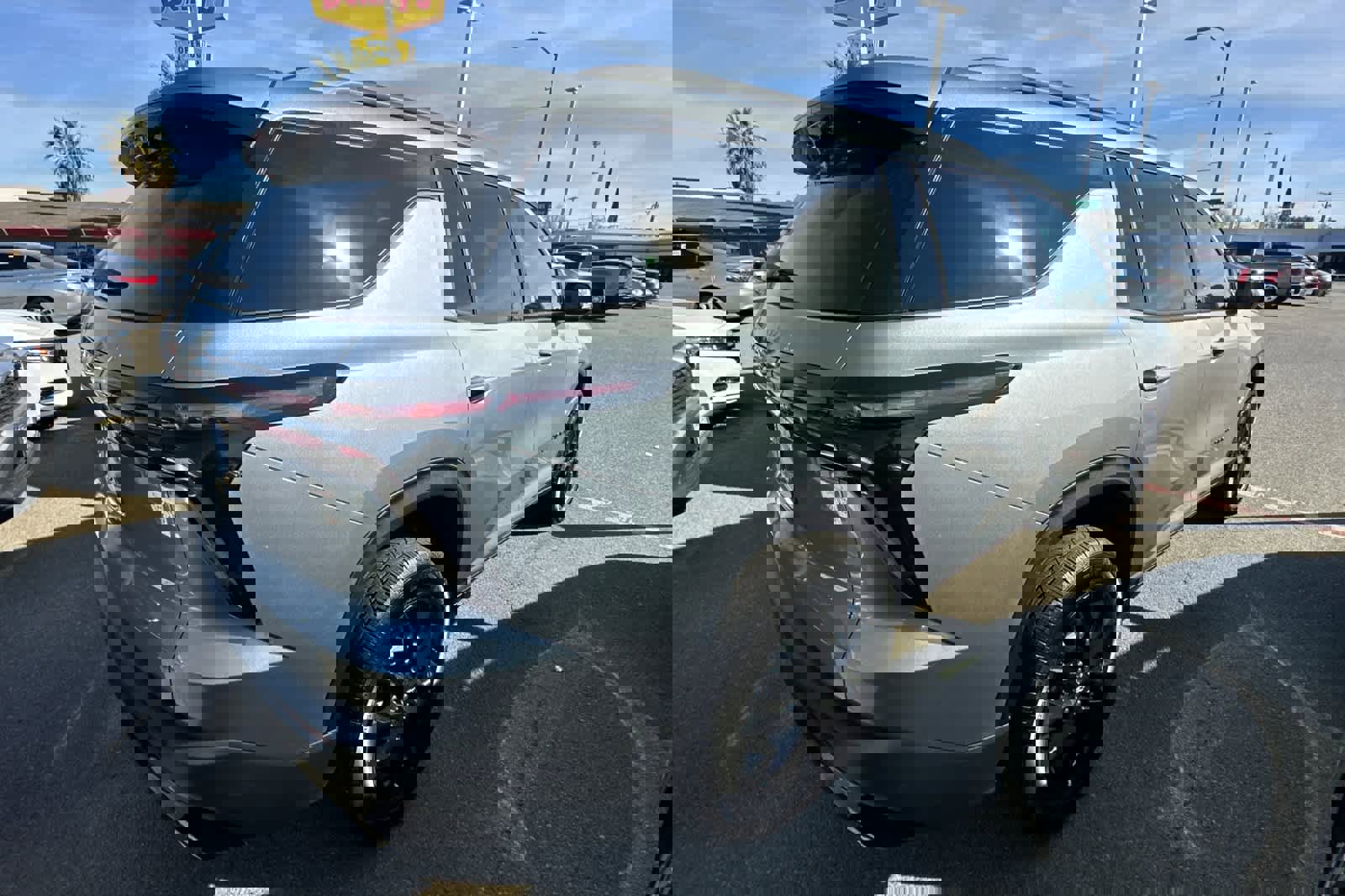 Used 2026 Chevrolet Traverse LT w/ Midnight/Sport Edition image 4