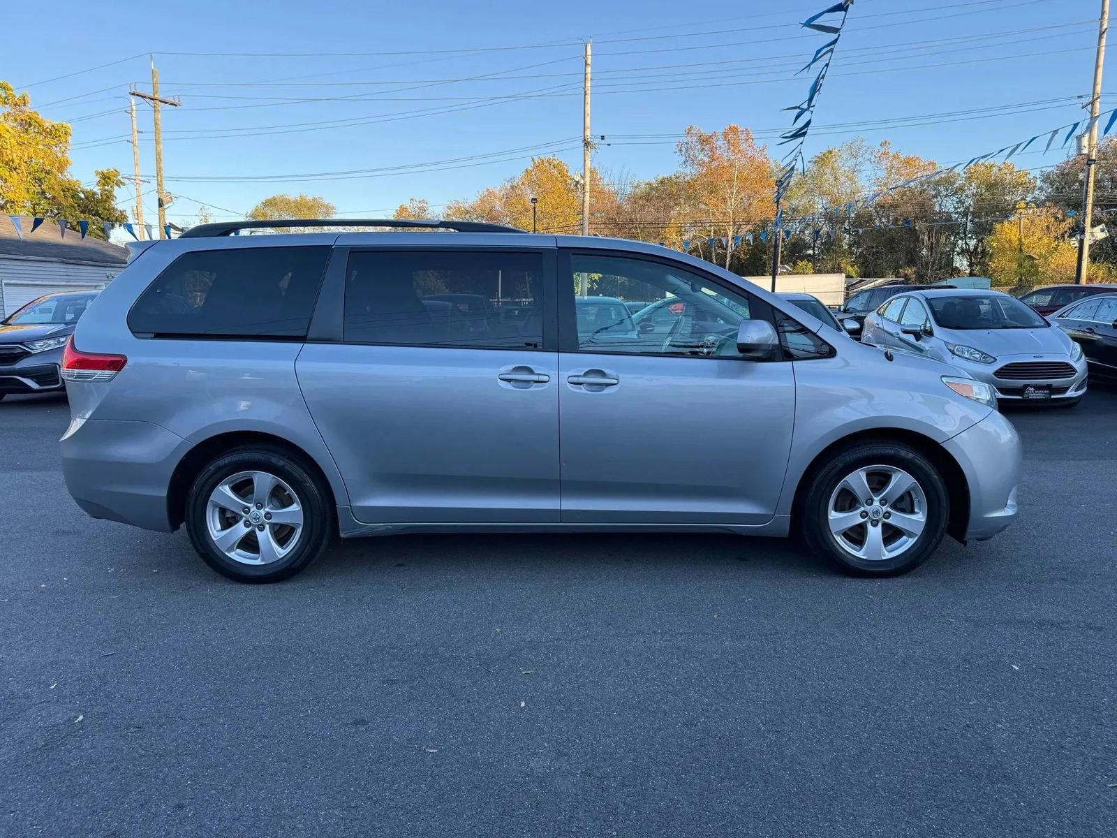 Used 2013 Toyota Sienna LE image 14