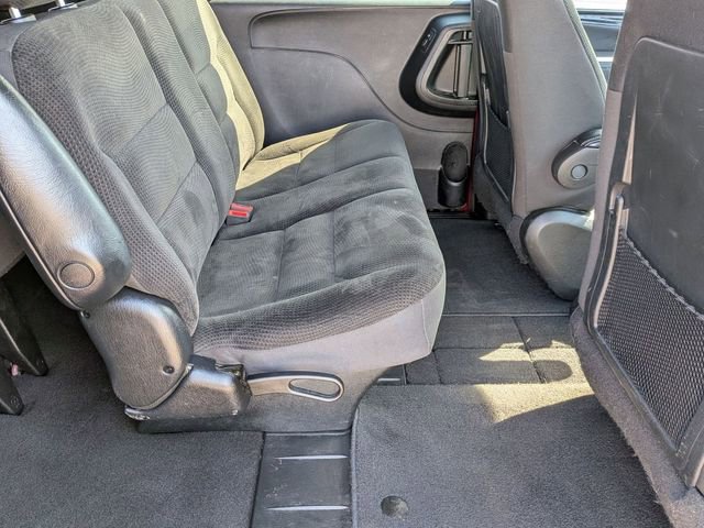 Used 2018 Dodge Grand Caravan SE image 26