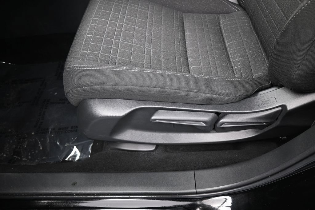 Used 2025 Honda HR-V LX image 15