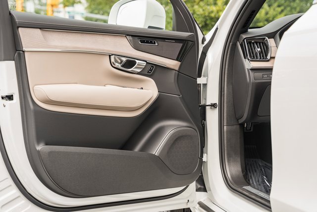 New 2026 Volvo XC90 T8 Plus image 30