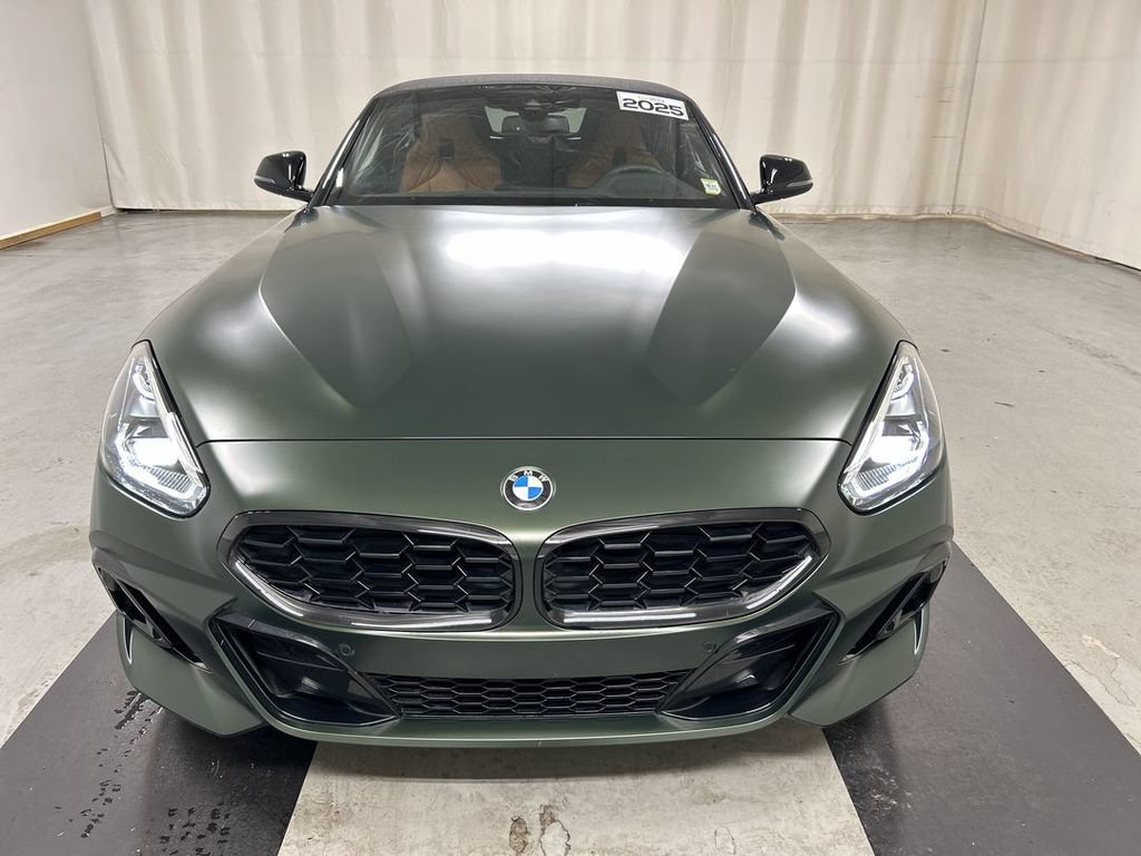 Used 2025 BMW Z4 M40i w/ Edition RWD image 3