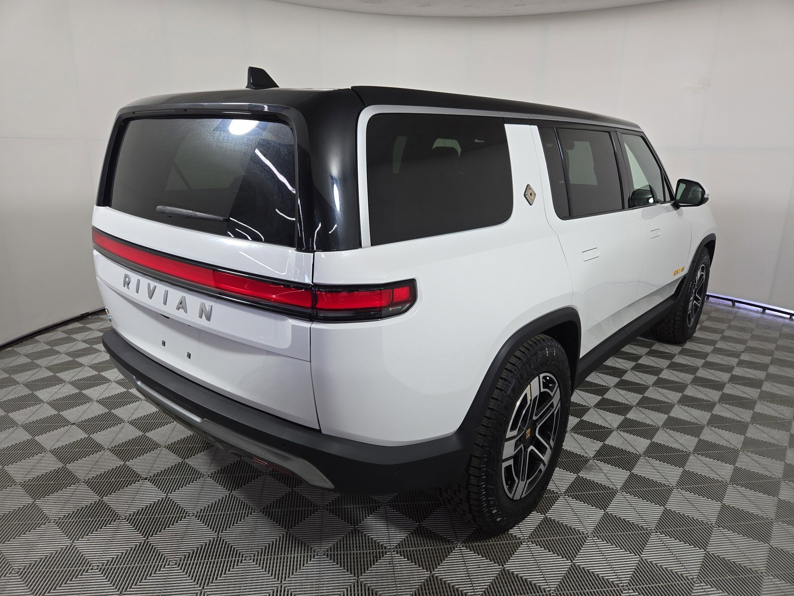 Used 2022 Rivian R1S Launch Edition image 5