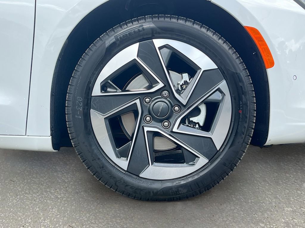 New 2027 Chrysler Pacifica Touring Plus FWD image 31