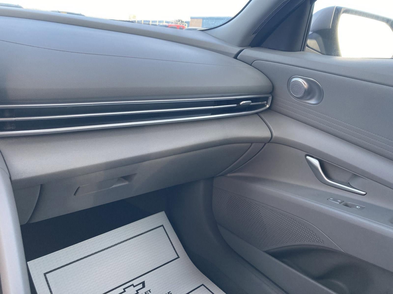 Used 2023 Hyundai Elantra SE FWD image 20