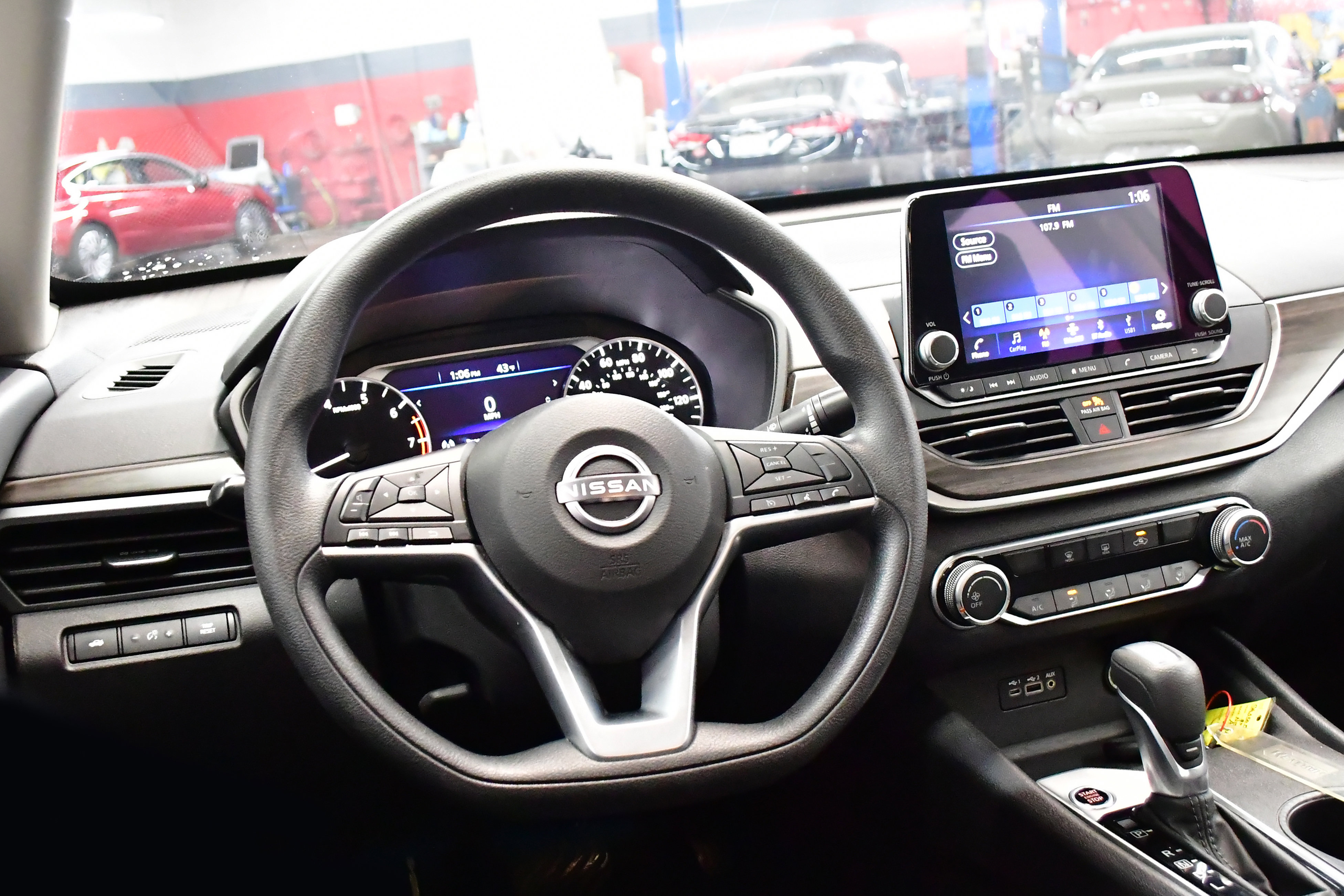 Used 2025 Nissan Altima 2.5 SV FWD image 8