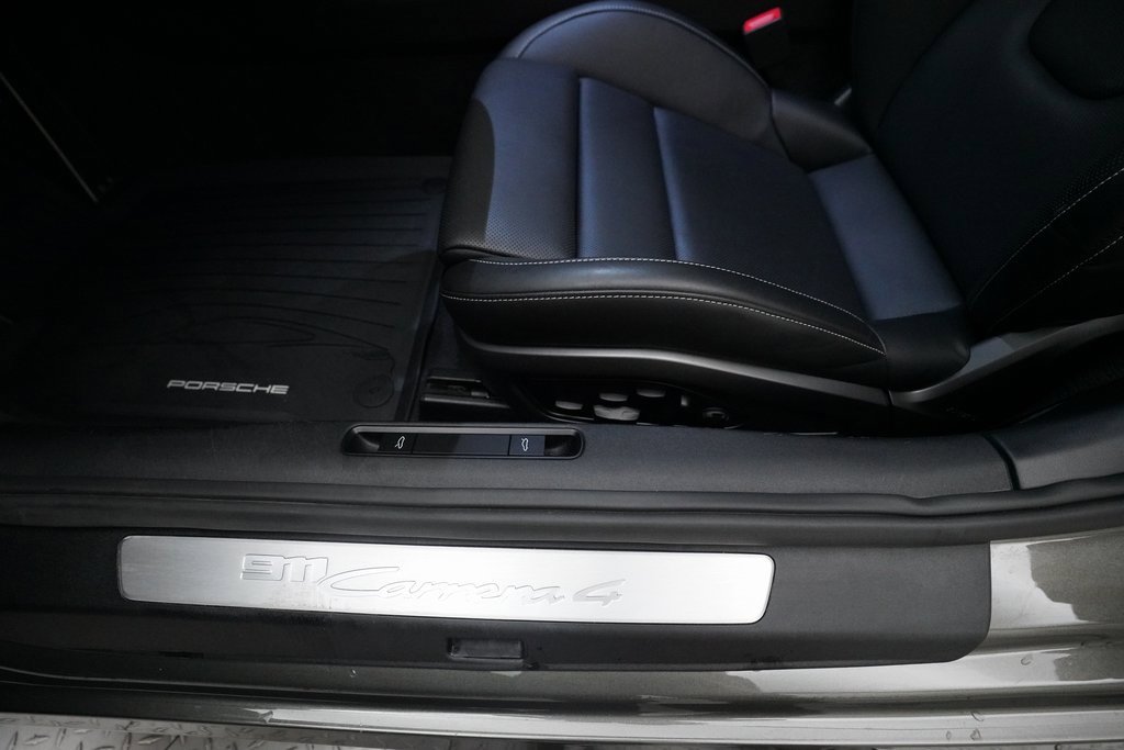 Used 2020 Porsche 911 Carrera 4 image 17