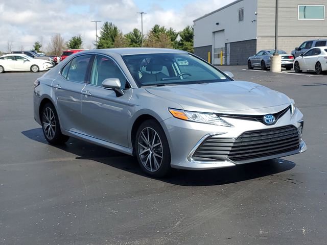 Used 2024 Toyota Camry XLE w/ Cold Weather Package FWD image 2
