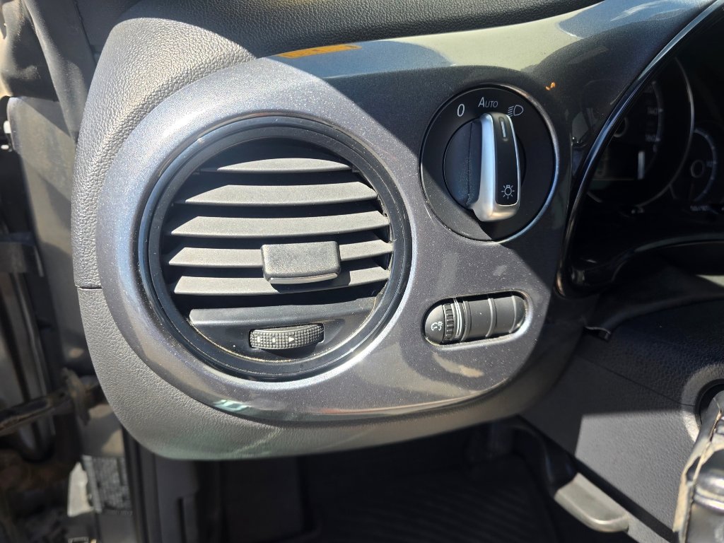 Used 2017 Volkswagen Beetle 1.8T Classic image 12