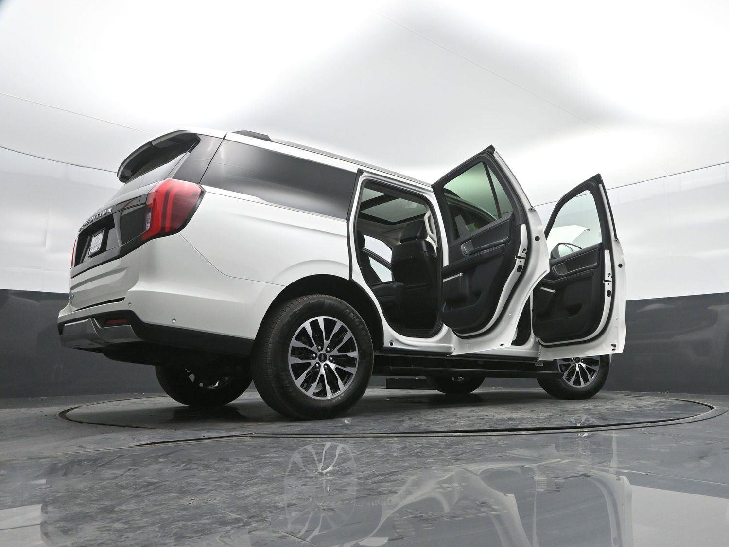 Used 2025 Ford Expedition Platinum image 56