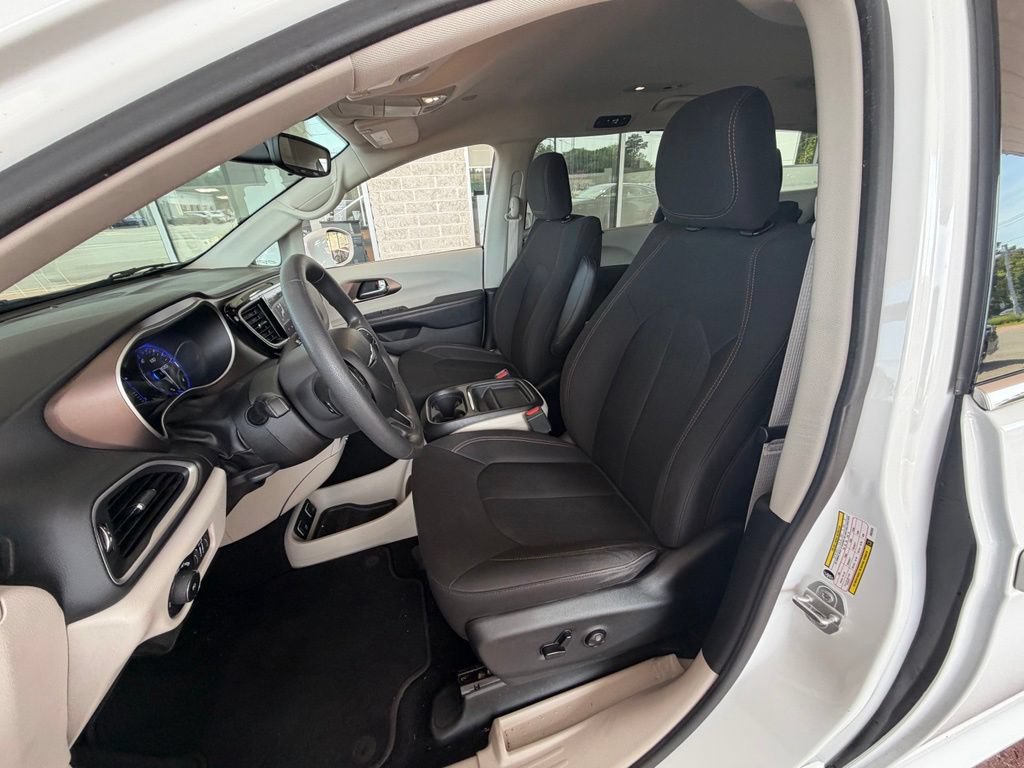 Used 2018 Chrysler Pacifica Touring Plus FWD image 41