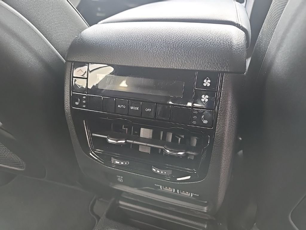 Used 2025 Jeep Grand Cherokee L Limited w/ Luxury Tech Group II image 85