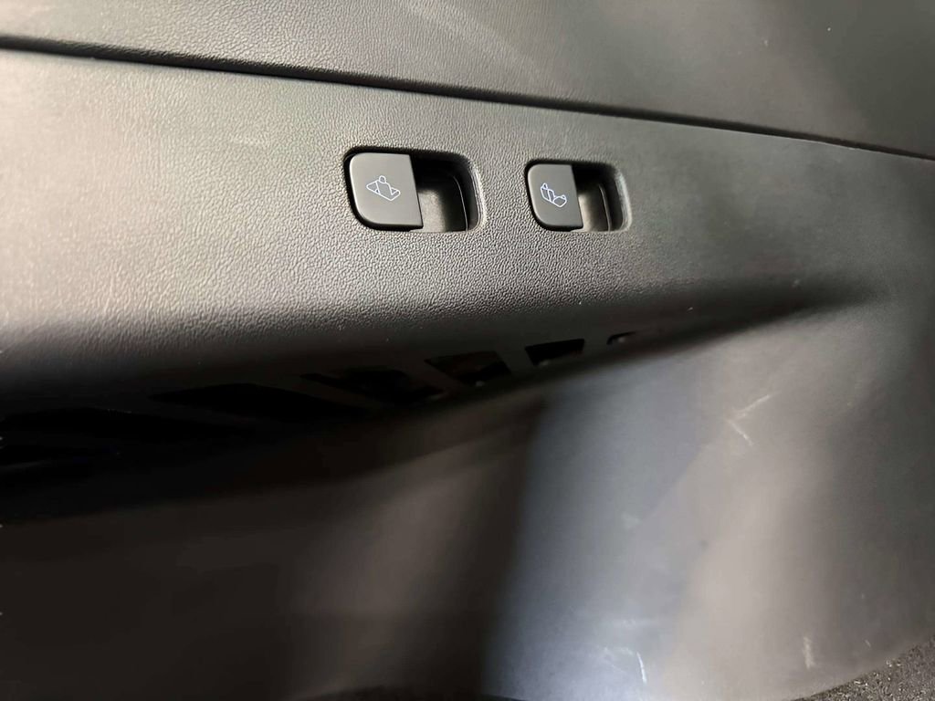Used 2021 Tesla Model Y Long Range AWD/4WD image 10