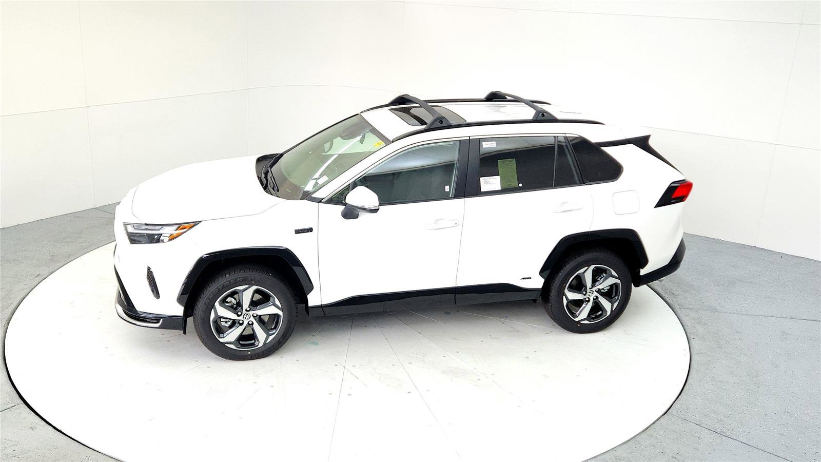 Used 2024 Toyota RAV4 SE w/ Weather & Moonroof Package image 14