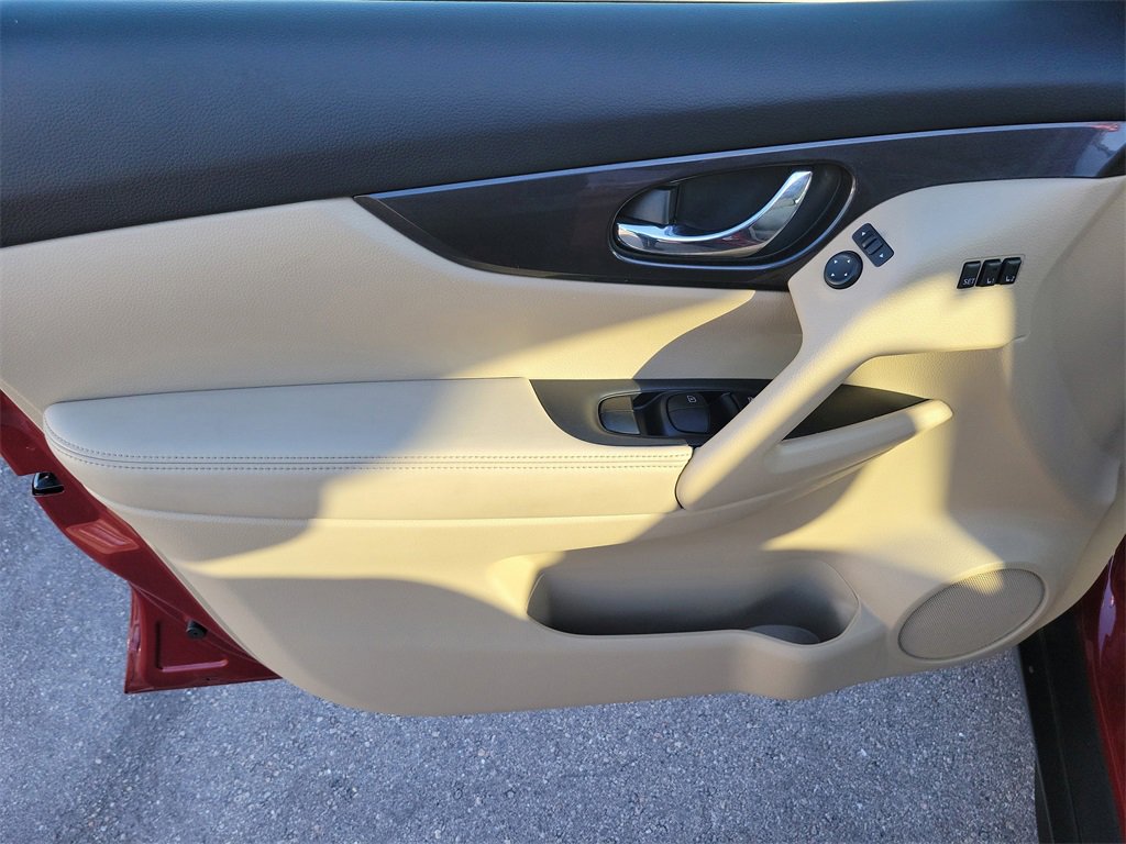 Used 2019 Nissan Rogue SV w/ Premium Package image 15